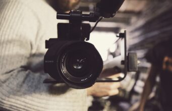 Історії JEP: Як зробити «складний» відеосюжет цікавим camera