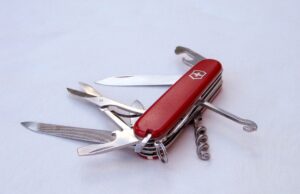 Cписок порад та хендбуків для медіа: про фактчекінг, пандемію, фотографію, роботу з дому Tools for media