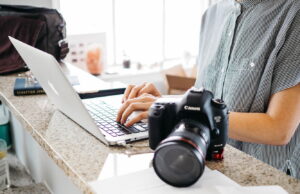 Як правильно підписувати фото та інфографіку в статтях? Seo_images-unsplash