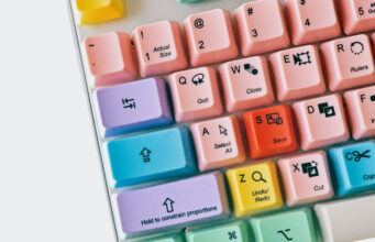 Як створювати матеріали про ЛГБТ-людей typing-unsplash