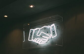 «Раніше я говорив, що продажі – це секс. Але є одне але». Кобзар і Гармаш розказують, як будувати стосунки з клієнтами в ЗМІ